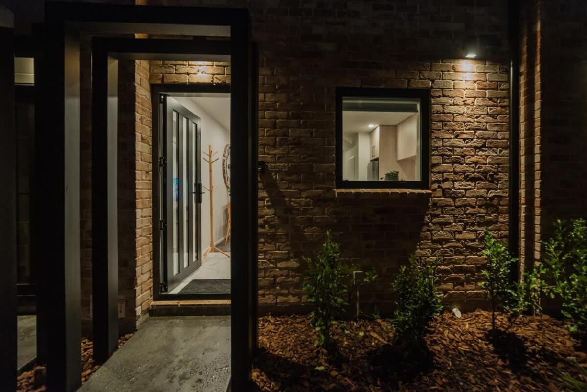Stones Throw From The Stadium & Hot Tub Christchurch Buitenkant foto