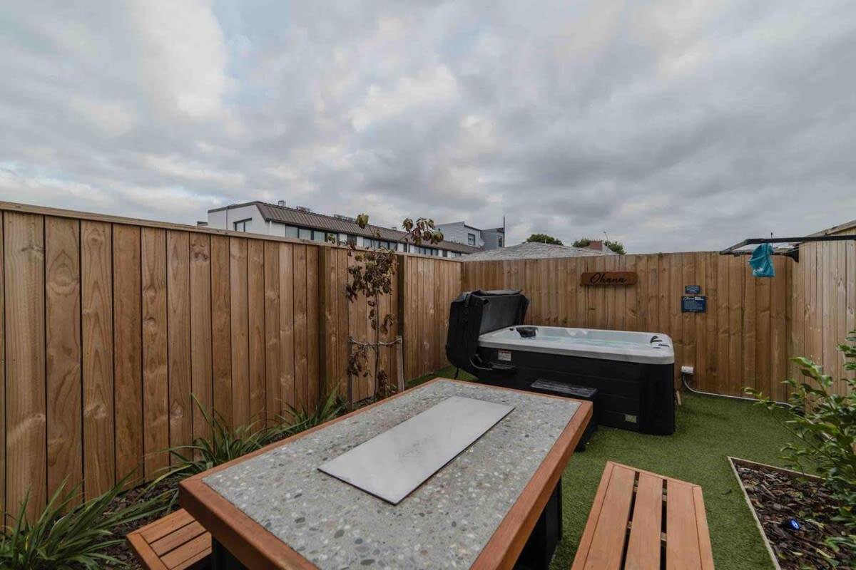 Stones Throw From The Stadium & Hot Tub Christchurch Buitenkant foto